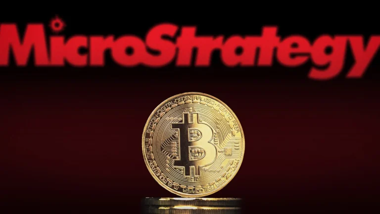 MicroStrategy: Acquisto di 21.550 BTC per $2.1 Miliardi